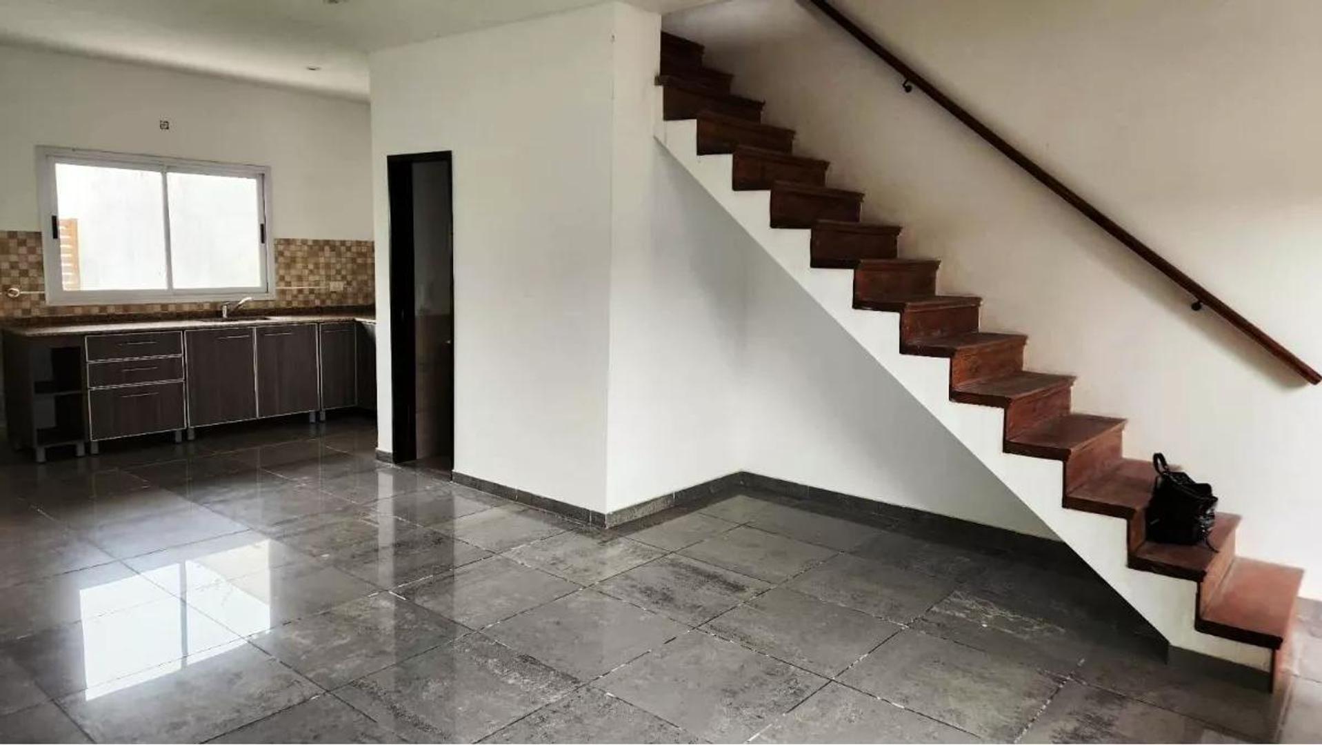 Casa 4 ambientes con 1 baño