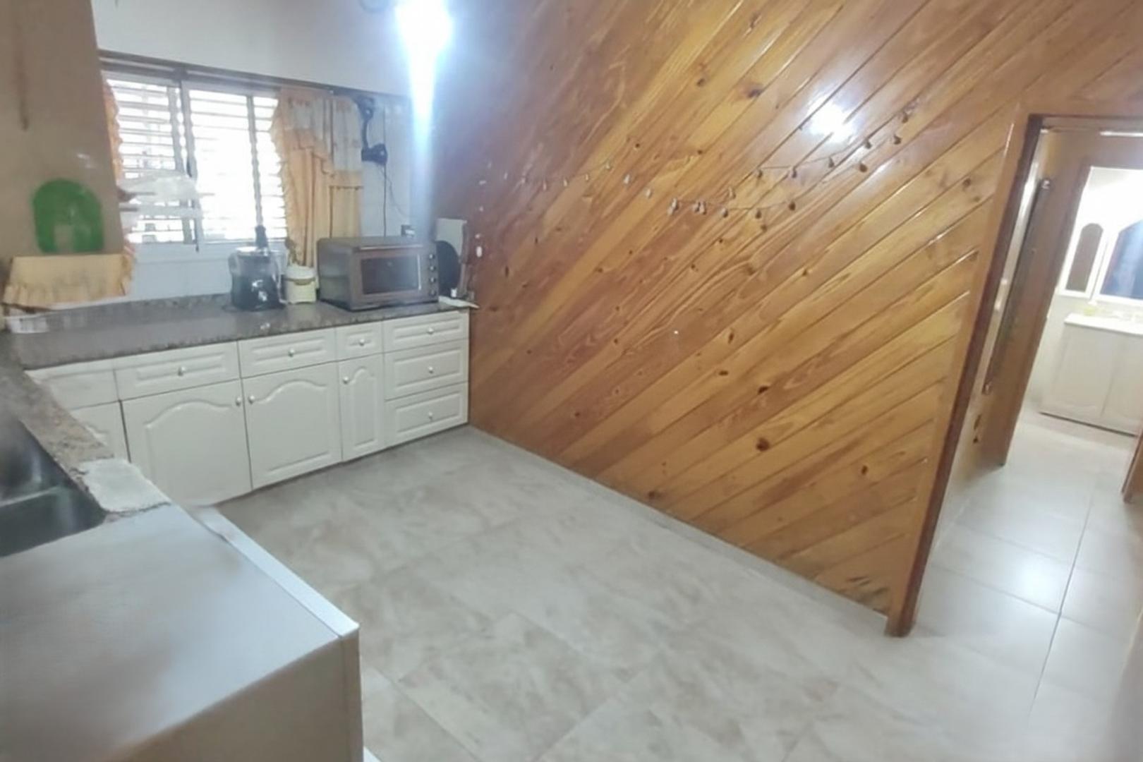Casa en Venta con 3 cocheras