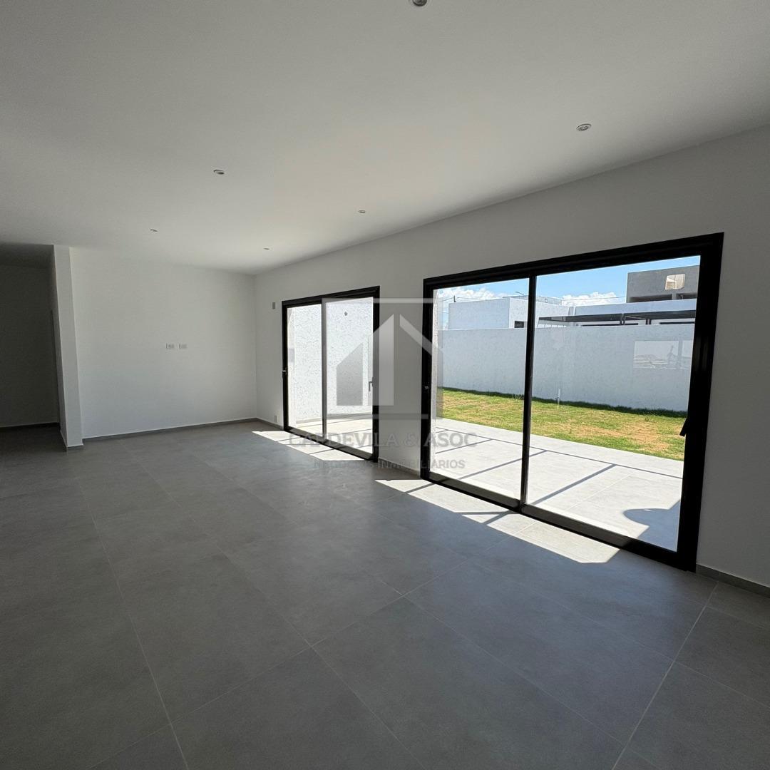 Casa 4 ambientes con 3 baños