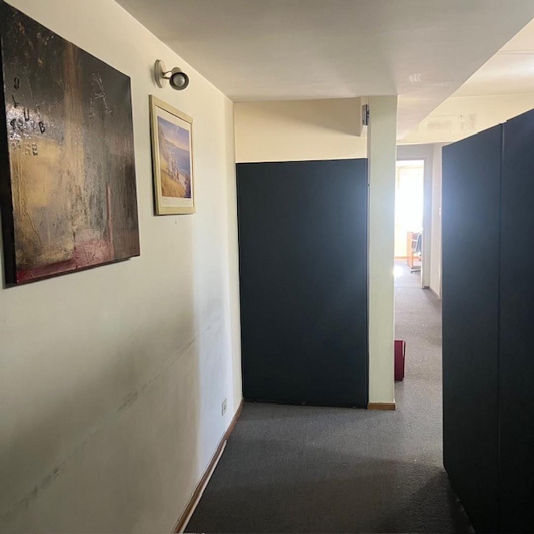 Oficina 4 ambientes con 1 baño