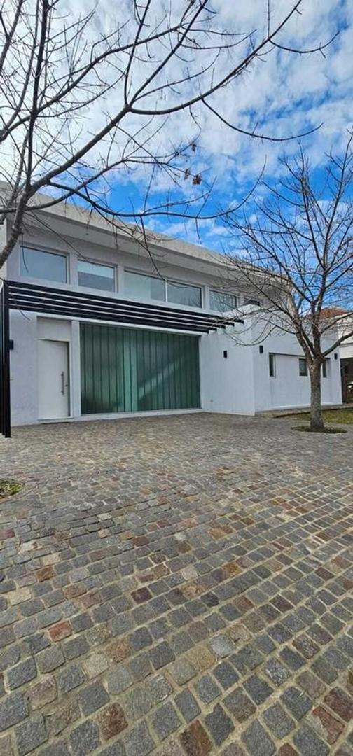 Casa en Alquiler de 3 dormitorios