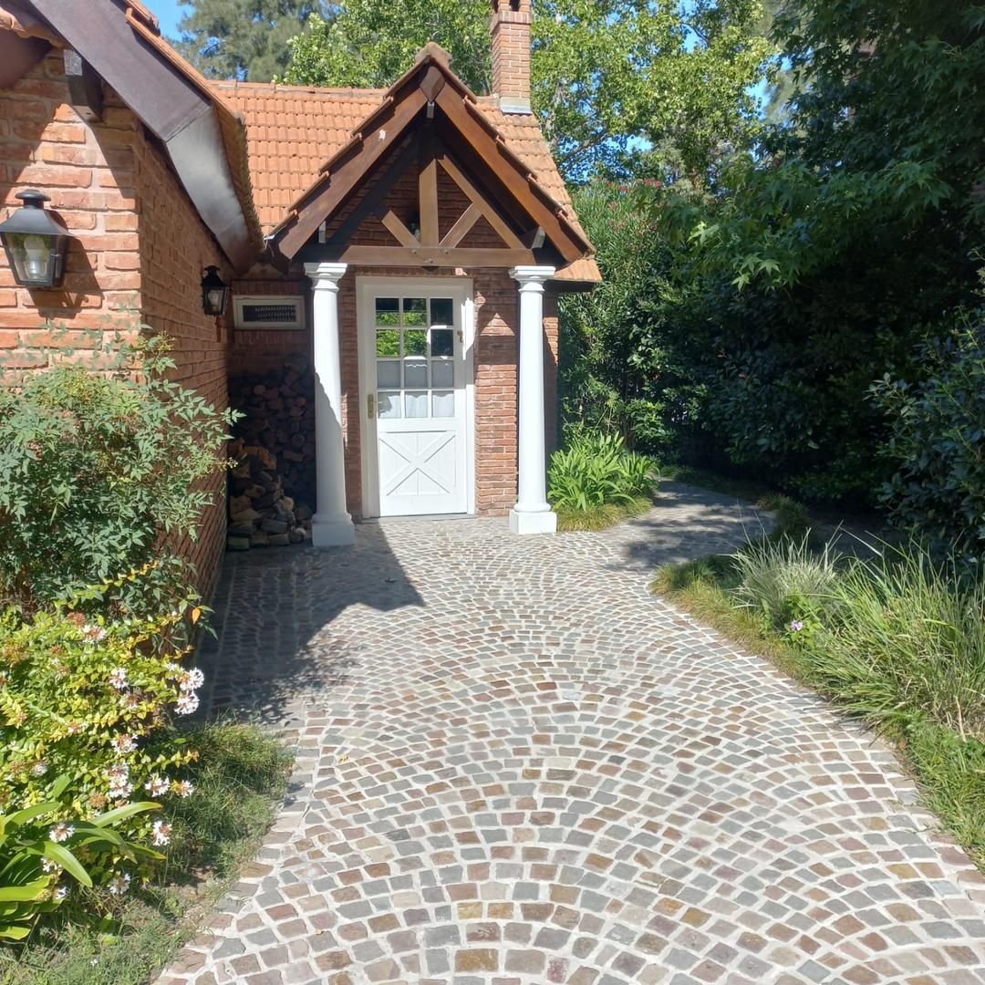 Country Club Las Praderas De Lujan. Open door