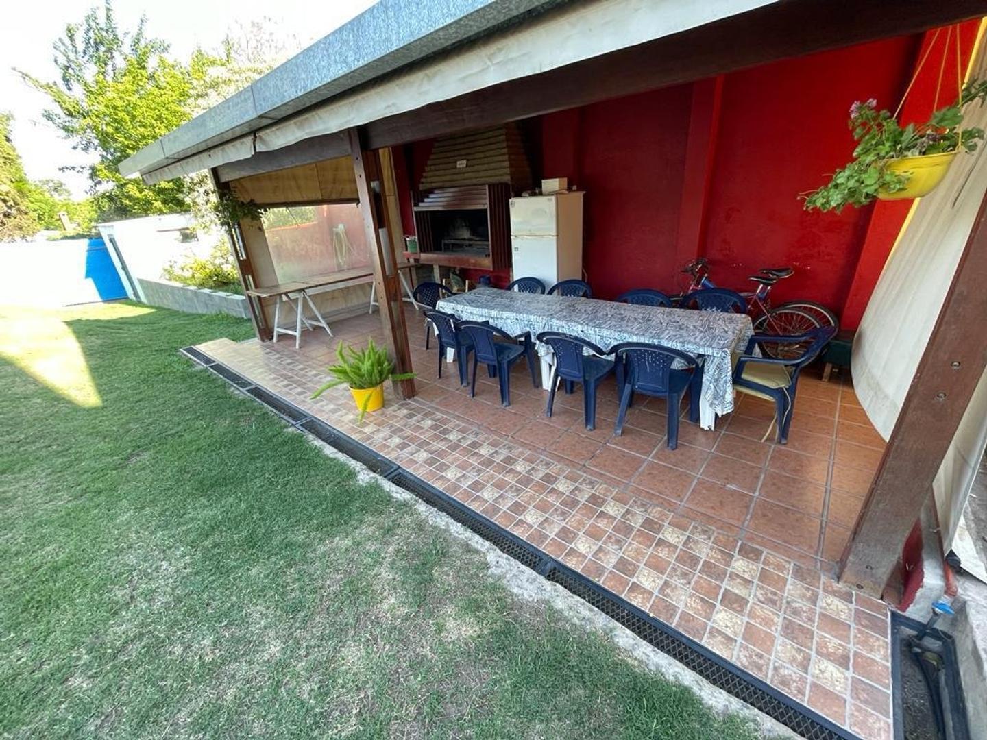 Casa 4 ambientes con 2 baños