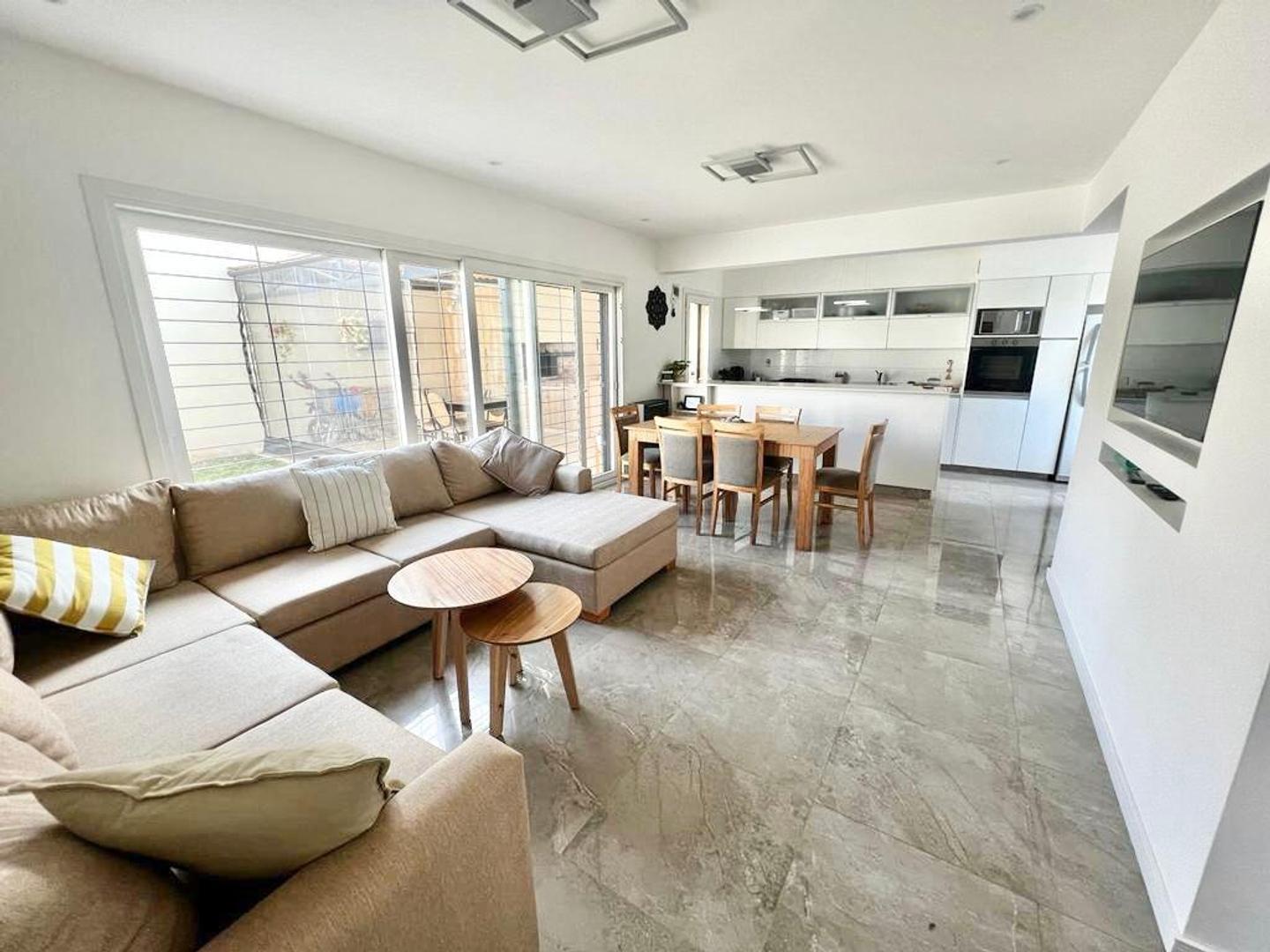 Casa 5 ambientes con 3 baños