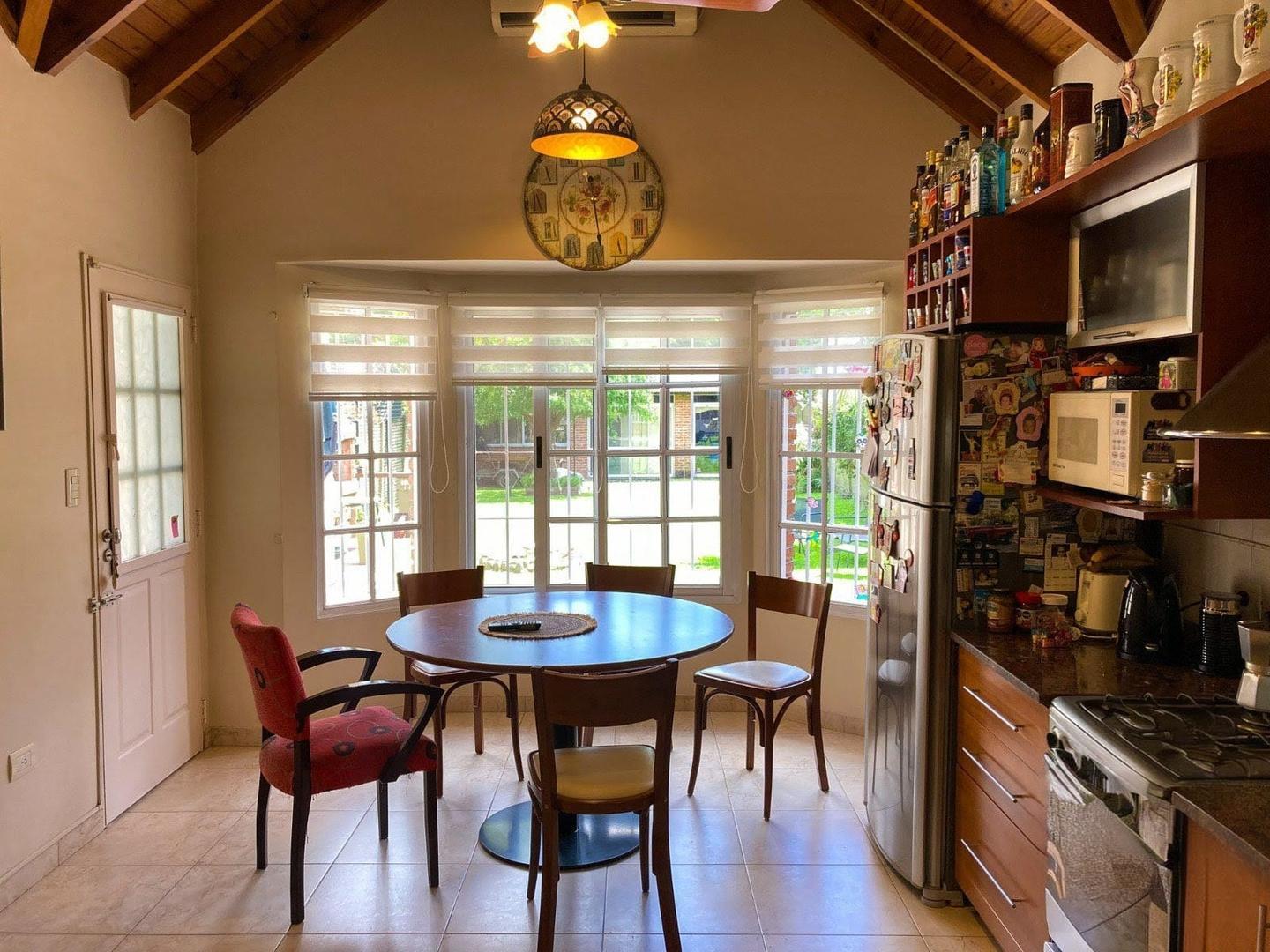 CASA EN VENTA MONTE GRANDE CON PARQUE