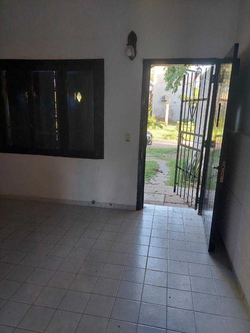 CASA EN ALQUILER. 2 AMBIENTES