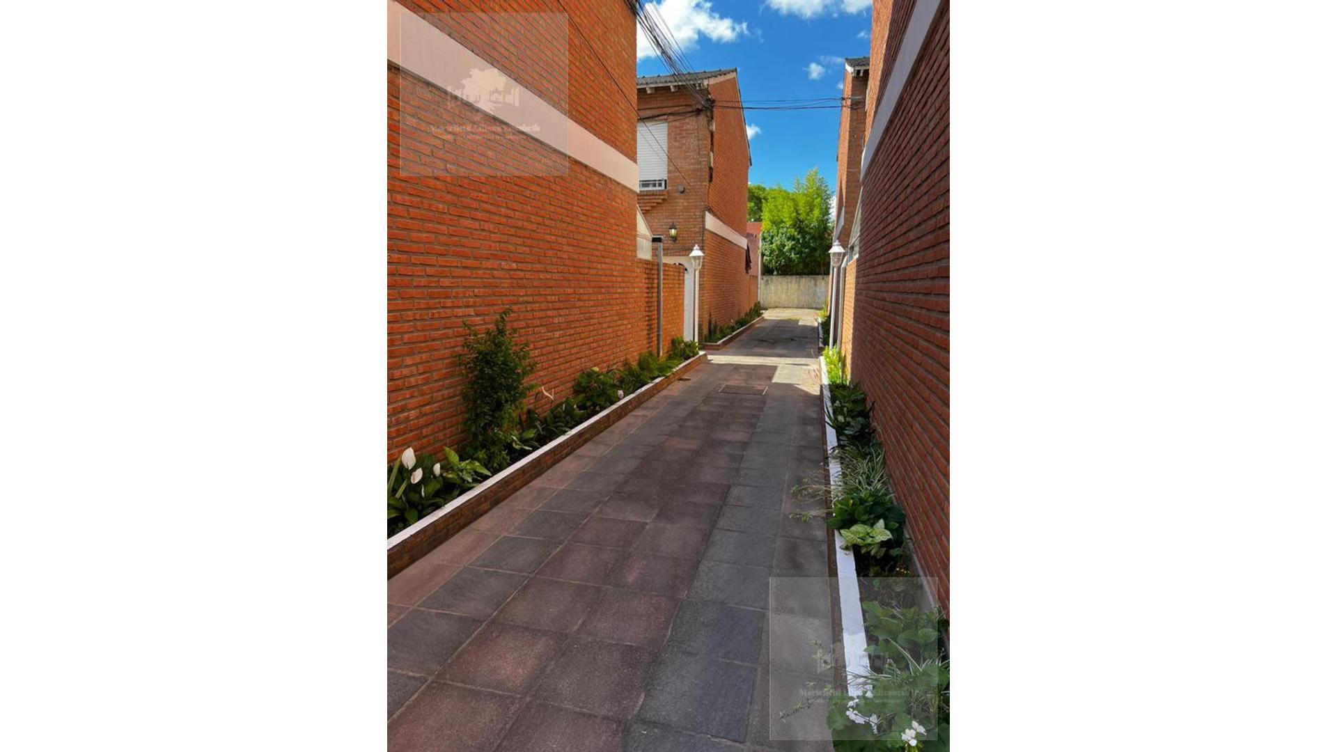 Depto Tipo Casa en Venta en Moron Sur, USD 75.000