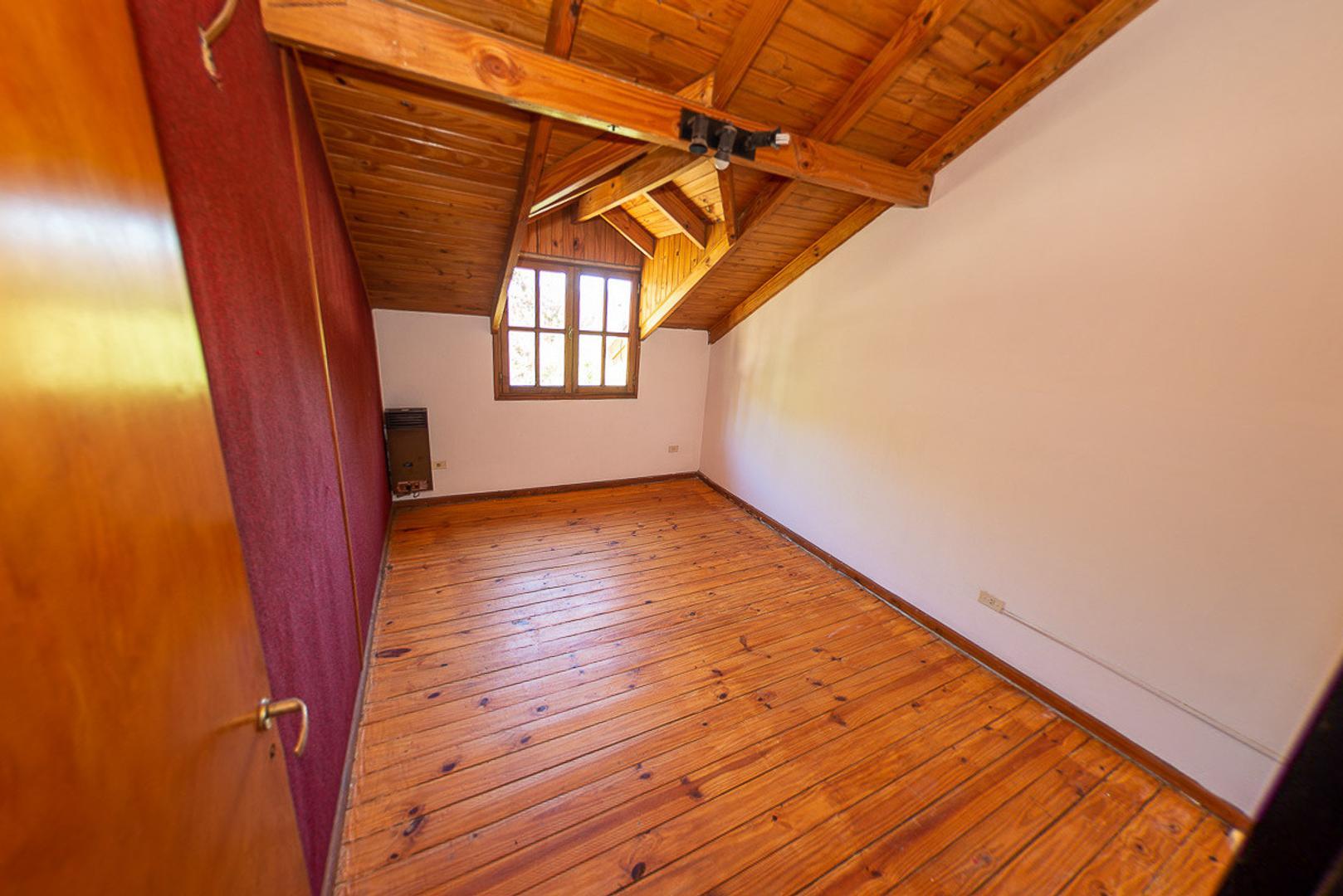 Casa en Alquiler con 2 cocheras