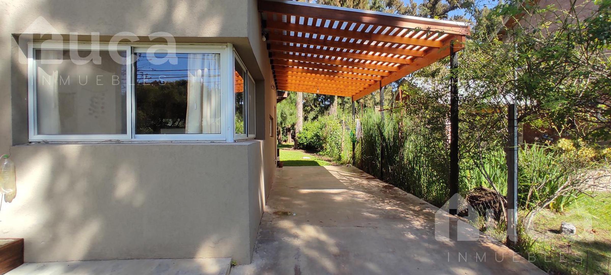 Casa en Alquiler con 1 cochera