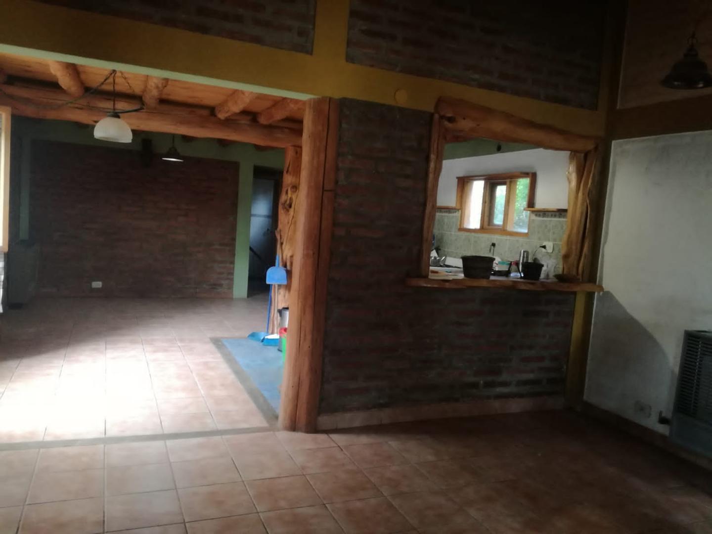 Casa 4 ambientes con 2 baños