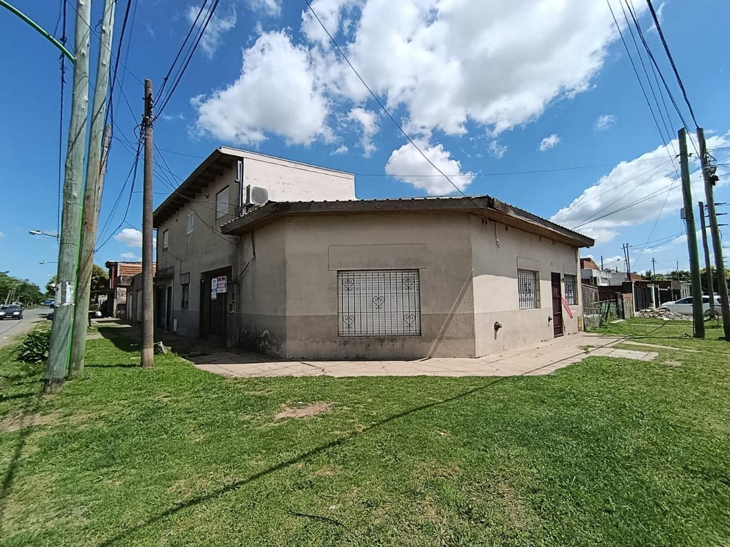 Casa + 2 departamentos en Venta en Barrio Lubo