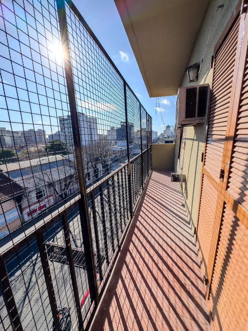 Avenida Rivadavia 16400 , Piso 3