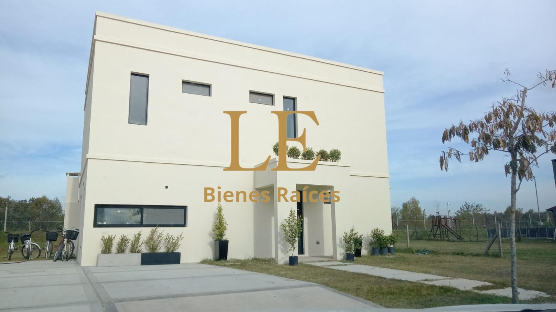 Casa en Venta con 4 cocheras