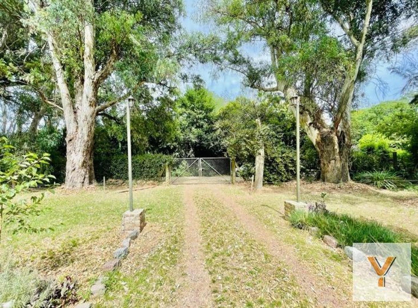 Casa quinta en venta - 2 Dormitorios 1 Baño - 10.971Mts2 - Cañuelas
