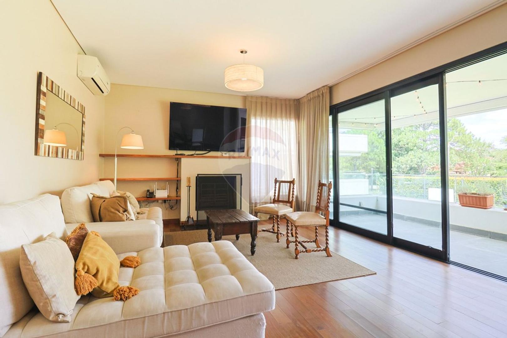 Departamento en Alquiler en Carrasco , USD 2.200