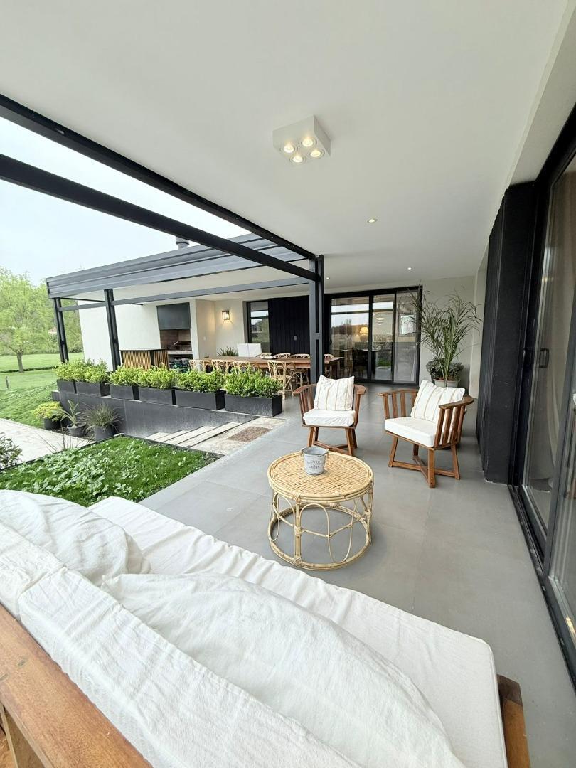 Casa 4 ambientes con 3 baños