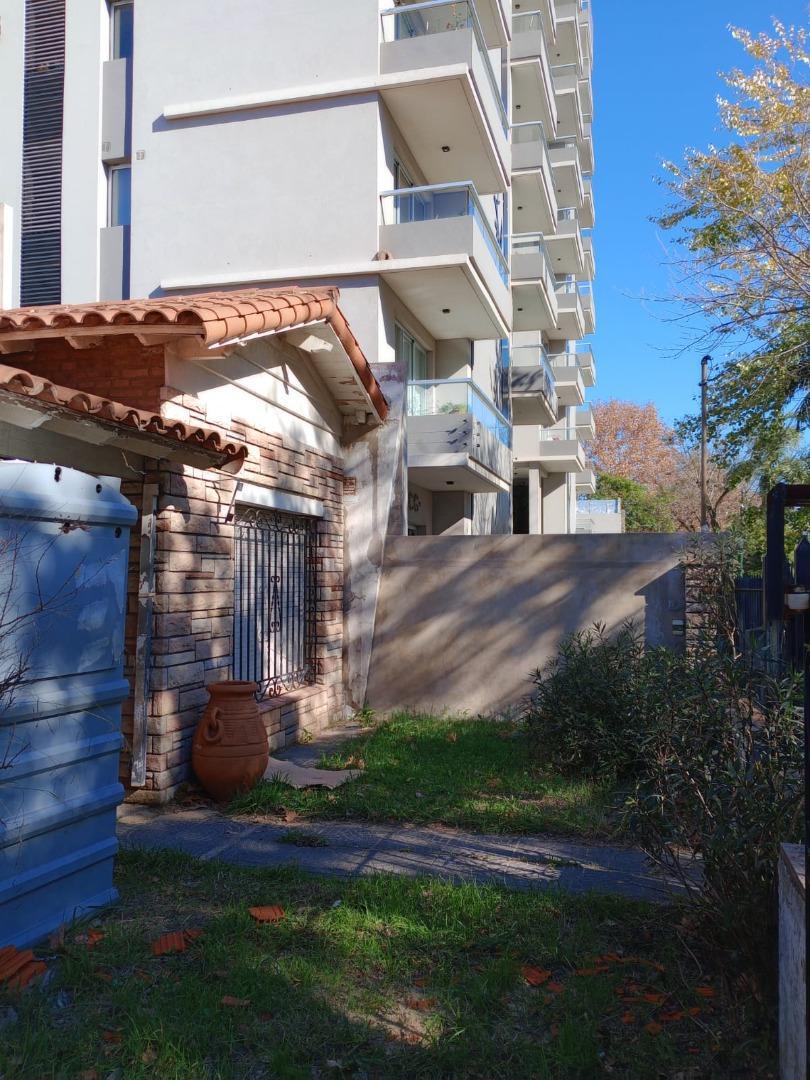 Casa en Alquiler con 5 cocheras