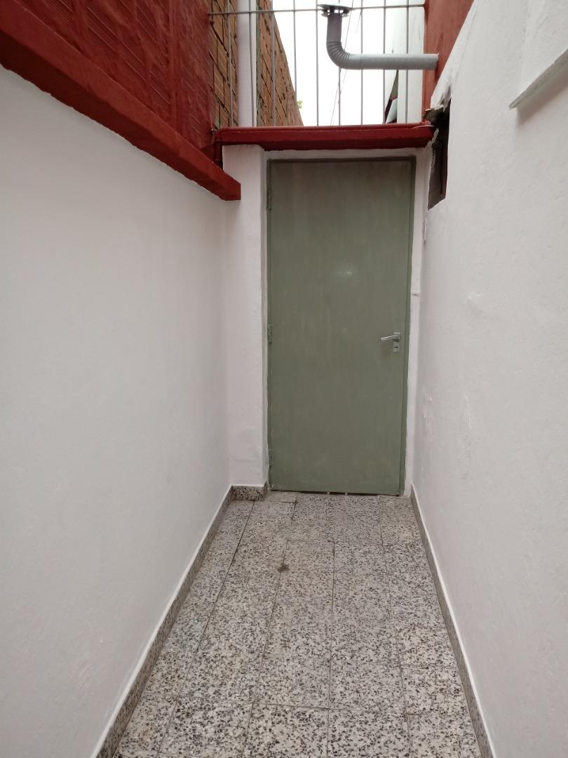 PH TIPO CASA DE 2 AMB EN CIUDADELA CON PATIO Y TERRAZA