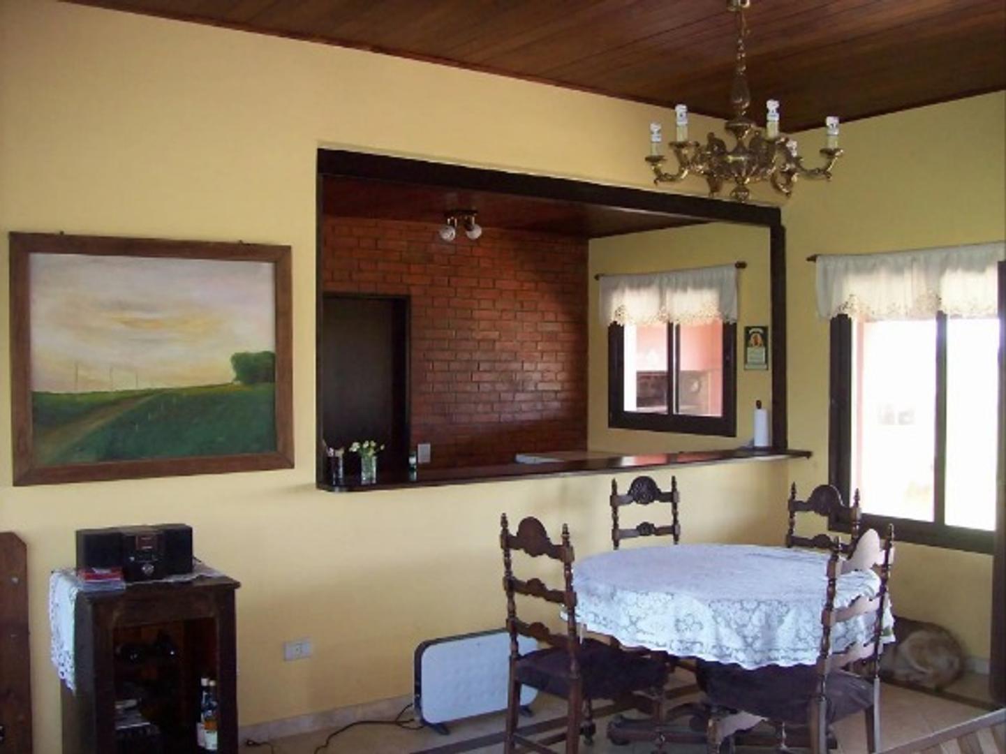 Casa 4 ambientes con 3 baños