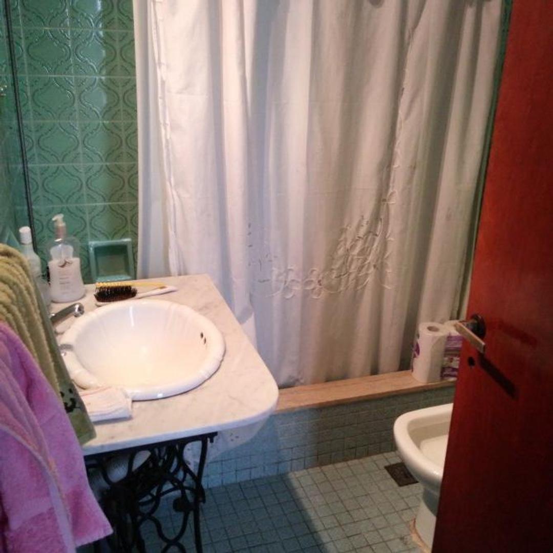 CASA DE 3 AMB CON GALPON Y GARAJE PASANTE.