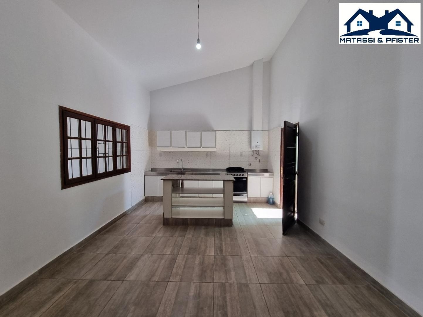 Casa 4 ambientes con 2 baños