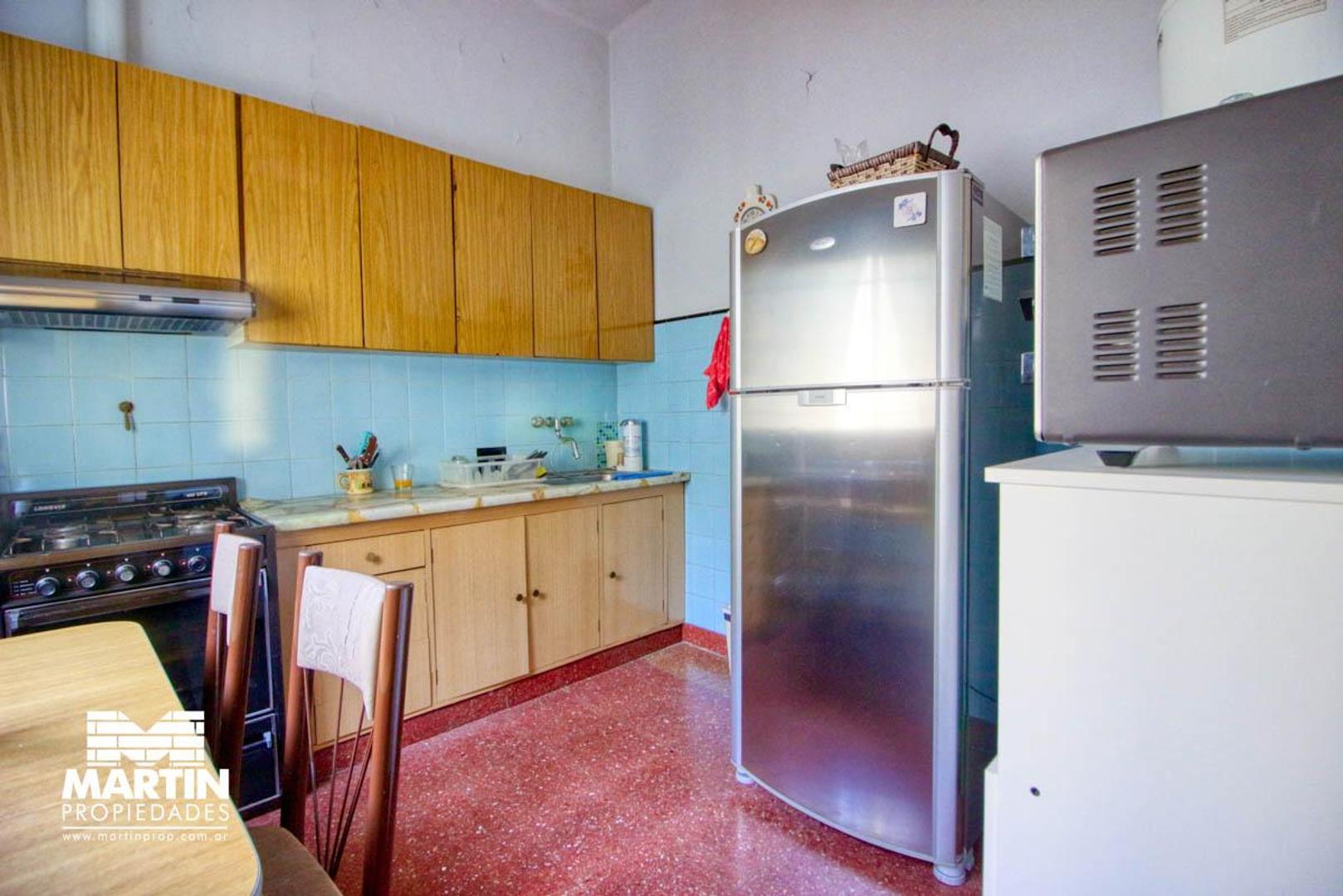 Casa mas 2 locales en San Isidro con 20 mts de frente sobre Fondo de la Legua