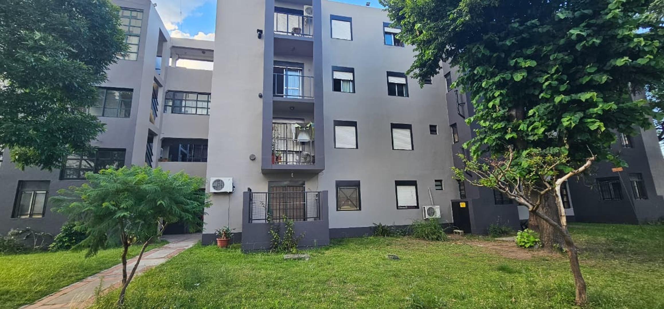 Quintana 2300, Piso PB