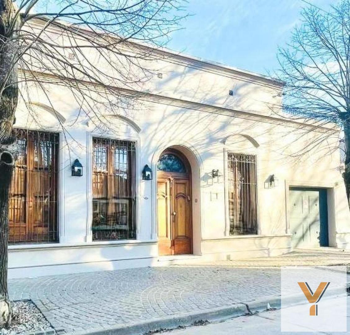 Casa en Venta con 2 cocheras