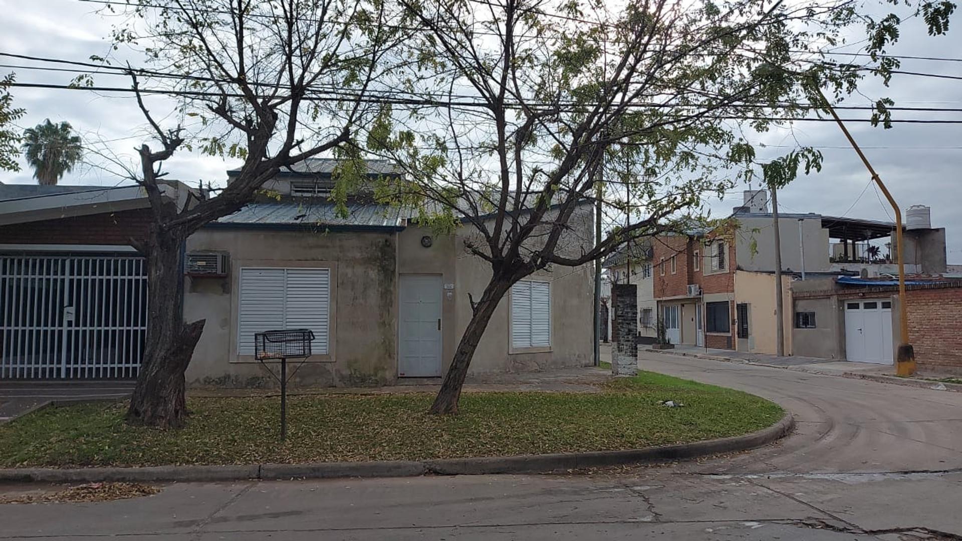 Casa de 3 dormitorios en barrio Guadalupe Oeste