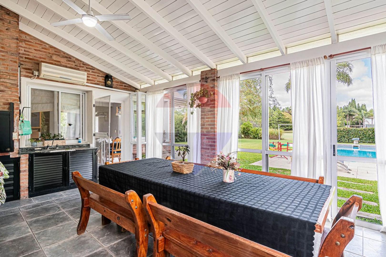 Casa en Venta en Guillermo E Hudson, USD 800.000