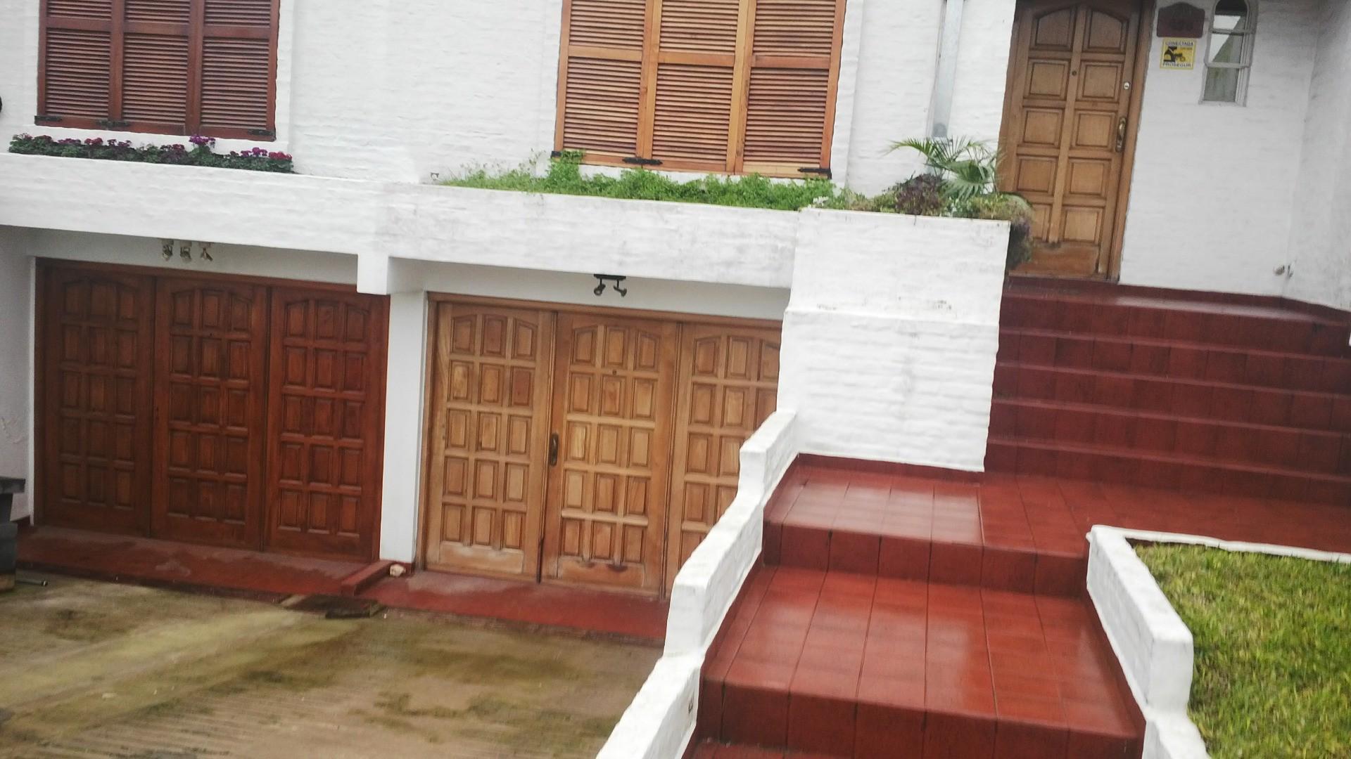 Chalet  en 3 Niveles  4 Amb