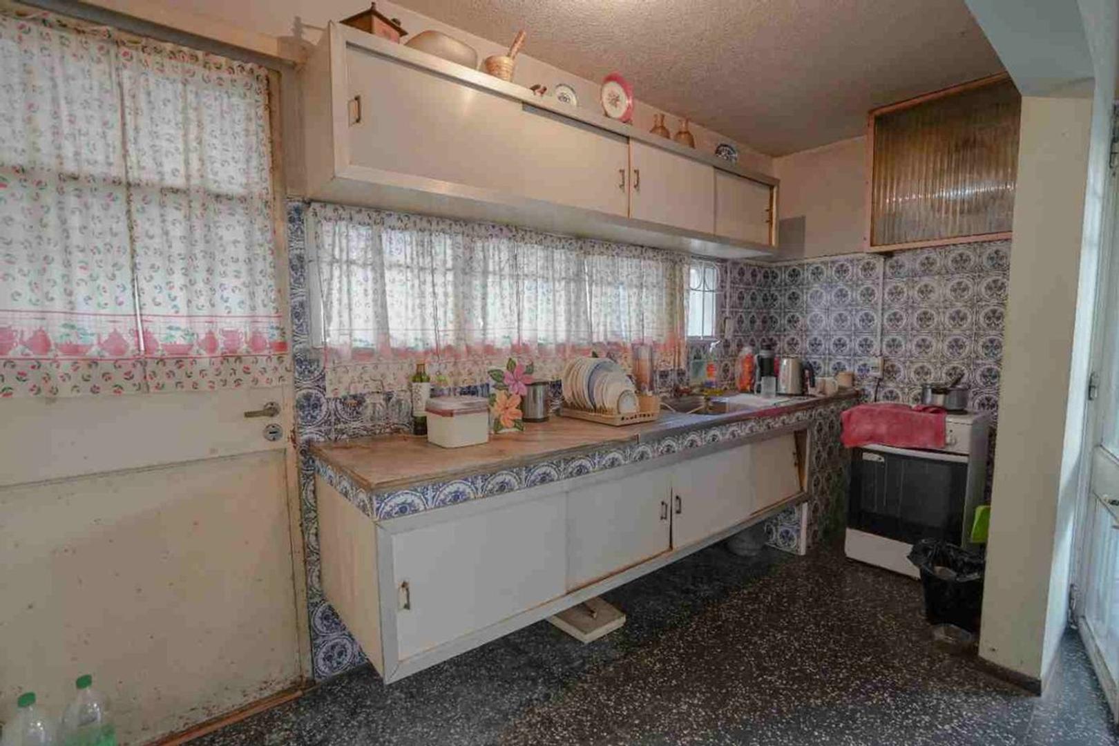 Vendo casa 4 dormitorios garaje  fondo  Prado