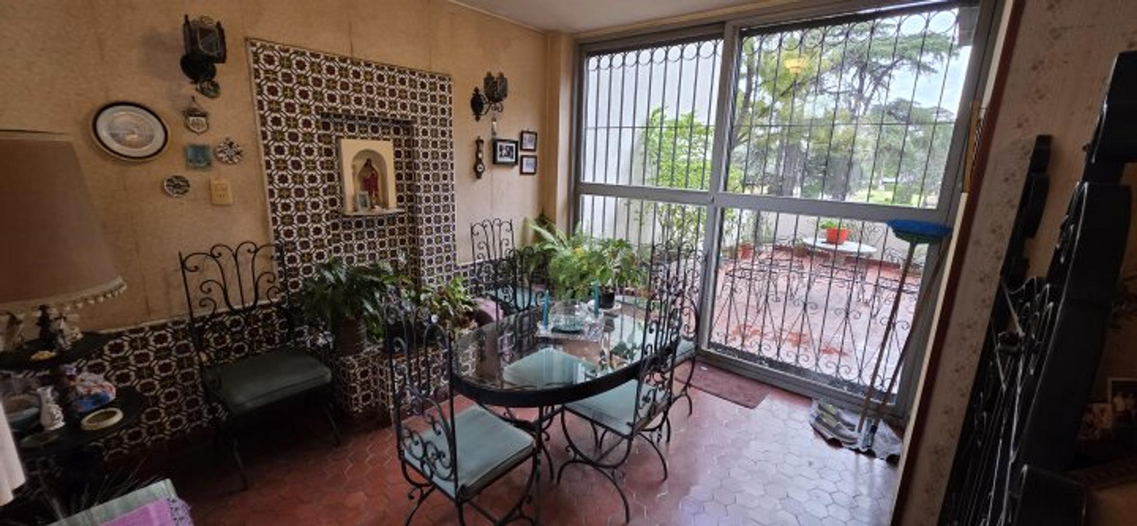 Departamento 8 ambientes con 3 baños
