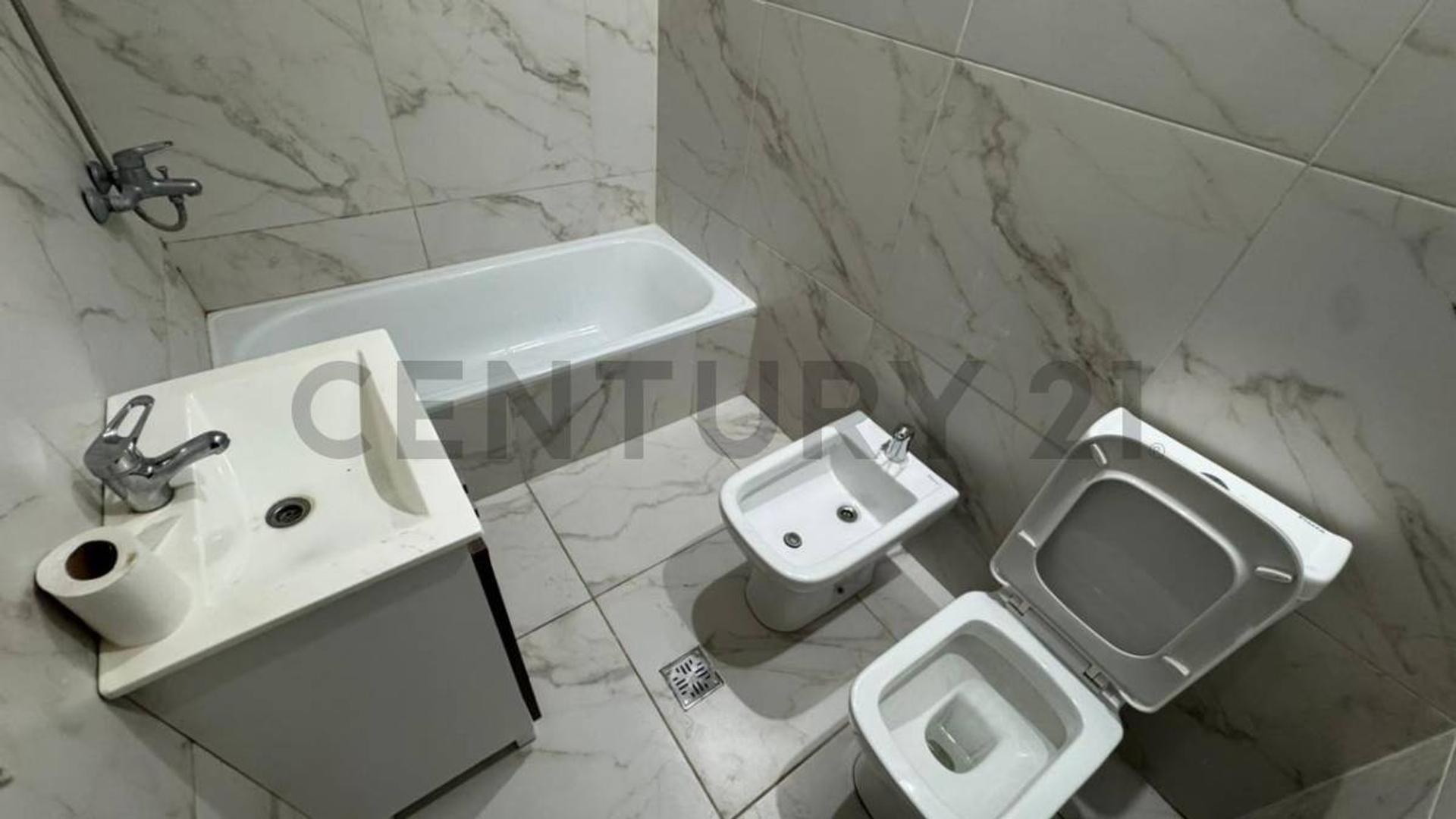 Casa 3 ambientes con 1 baño