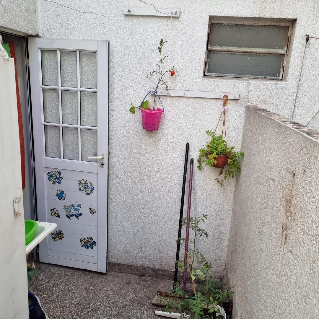 San Antonio 876 , Piso 1