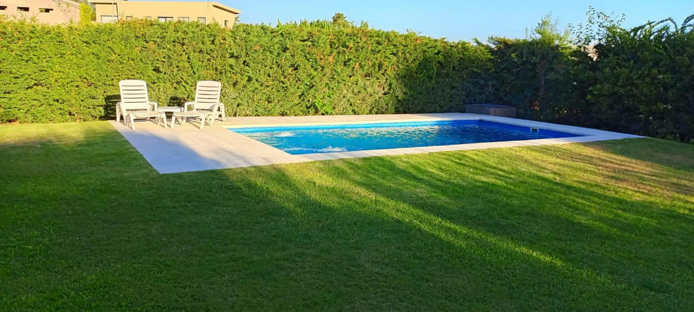 Casa en Venta con 6 cocheras