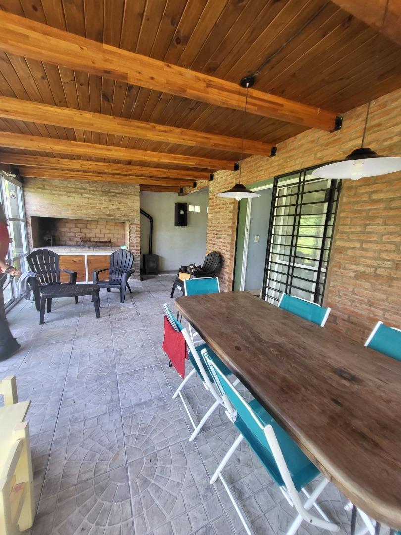 CASA 4 DORM EN SAUCE VIEJO -B° LAS DELICIA-Excelente Estado