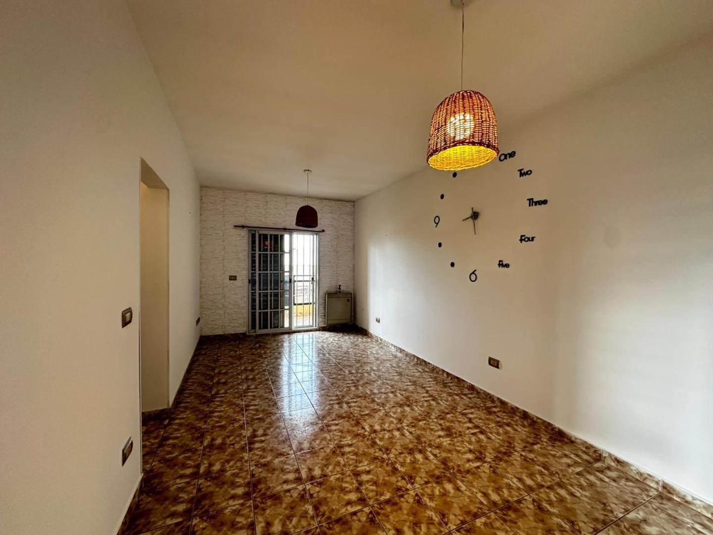 Departamento en Alquiler en Valentin Alsina, $ 800.000