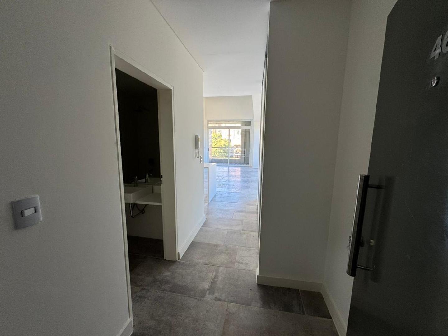 Loft con vista a la piscina y cochera