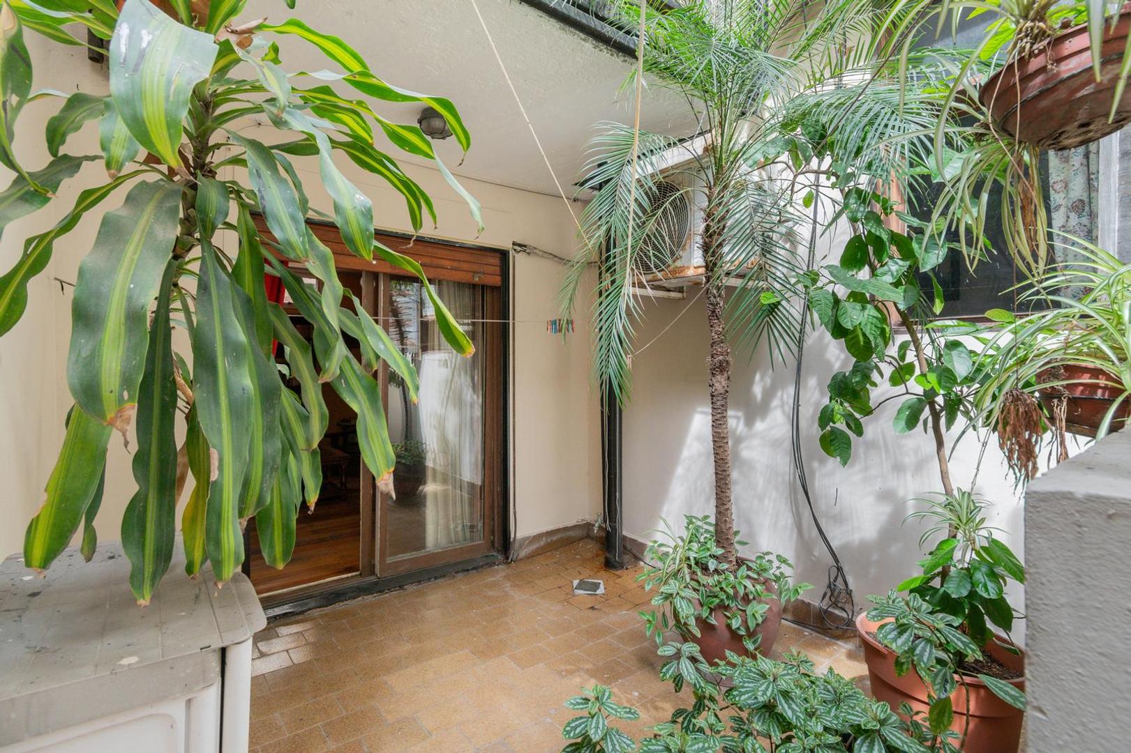 Departamento 4 ambientes más dependencia en venta con patios y baulera en Cañitas, Palermo