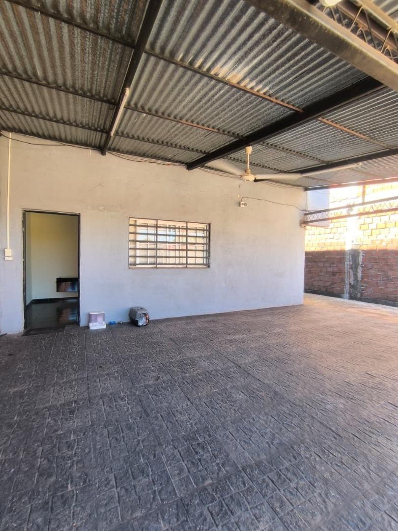 CASA 3 DORM AMOBLADA CON PATIO y COCHERA MÚLTIPLE – M. LANÚS