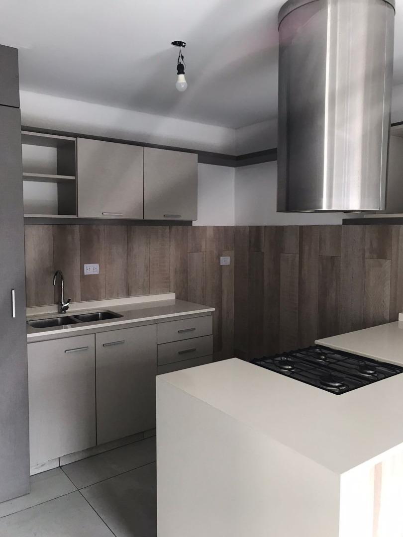 Casa 4 ambientes con 4 baños