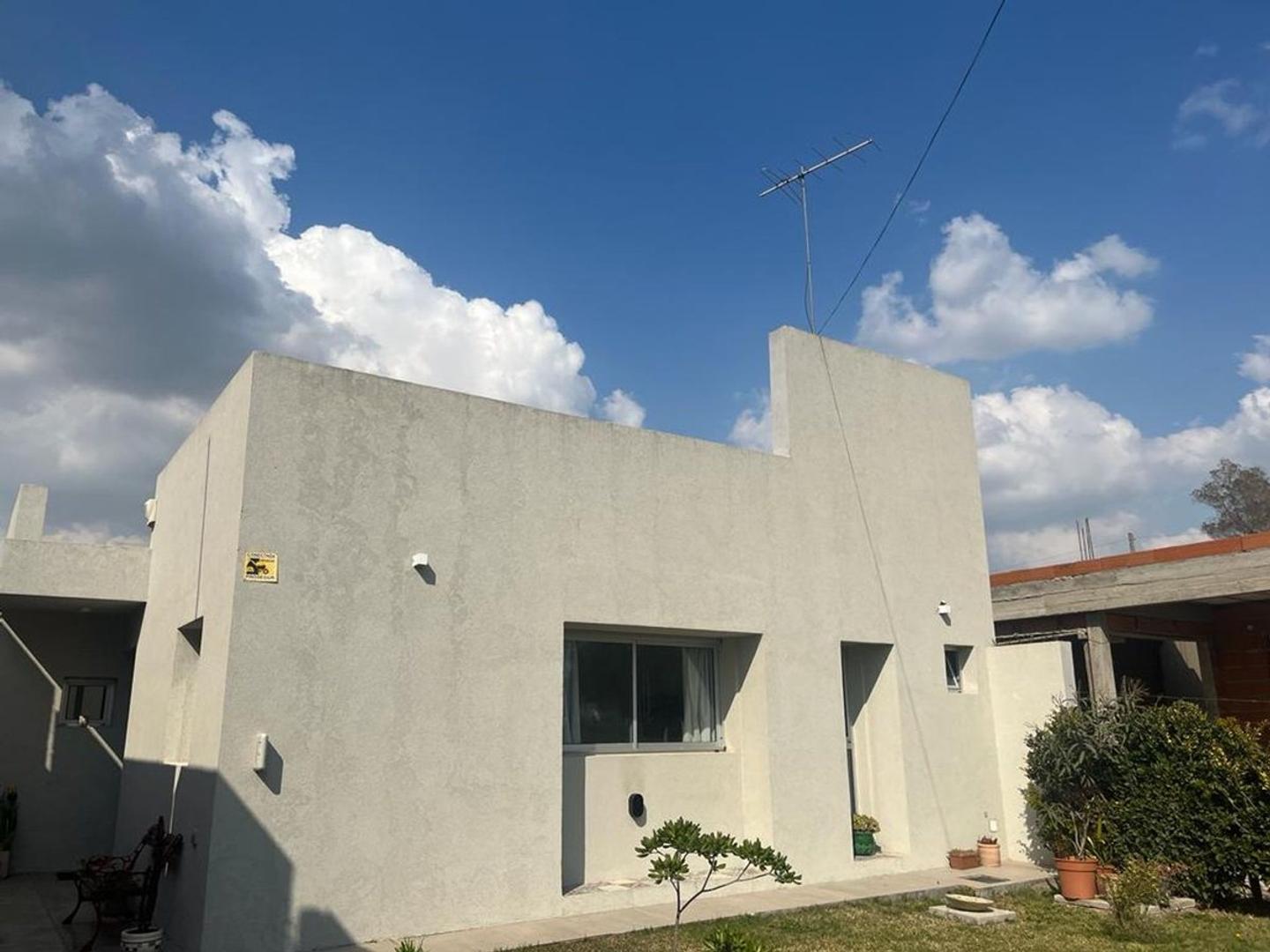 Casa en alquiler  dos dormis y hermoso parque