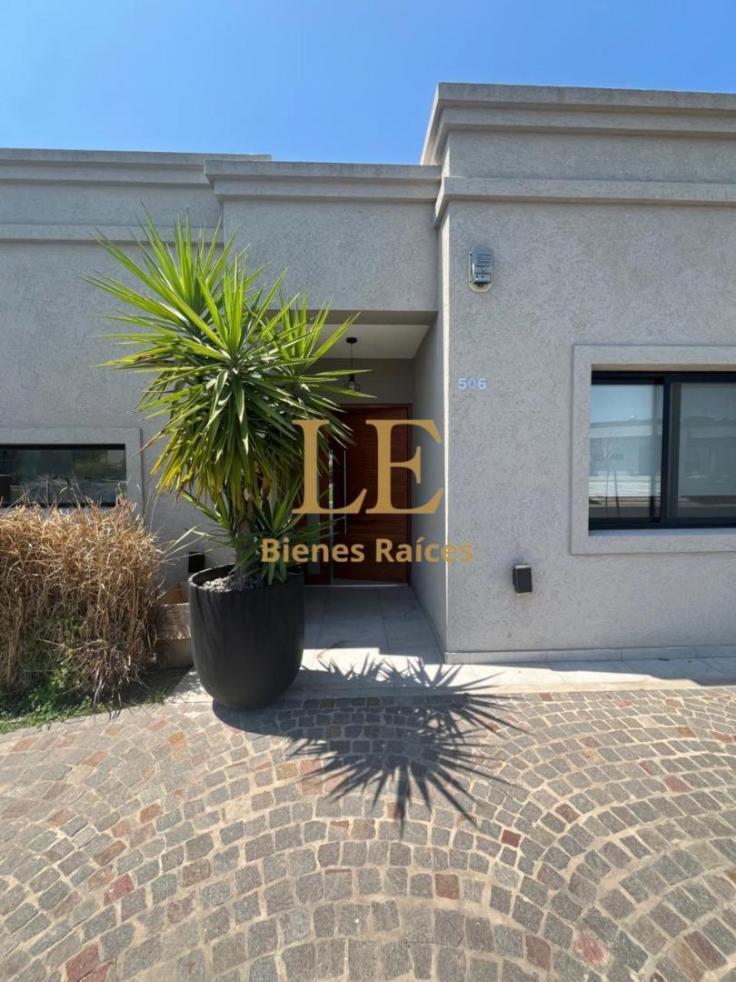 Venta Casa Barrio Santa Elena - Pilar del Este