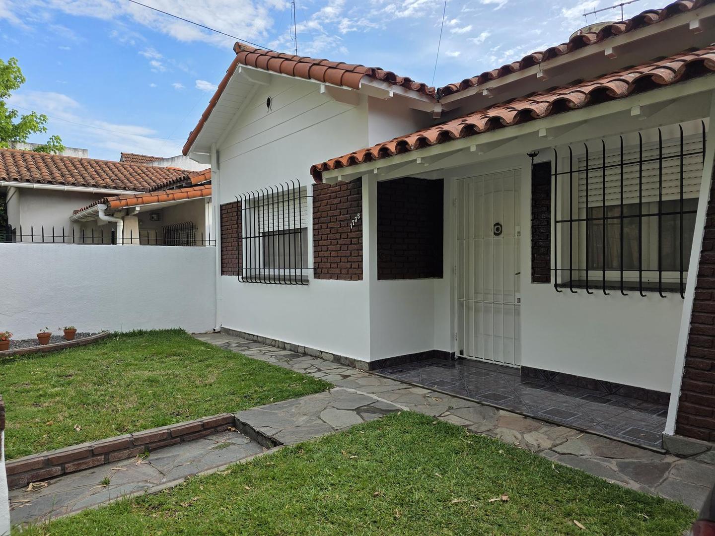 VENTA - Chalet 3 Amb. reciclado con pileta, excelente zona de Martinez