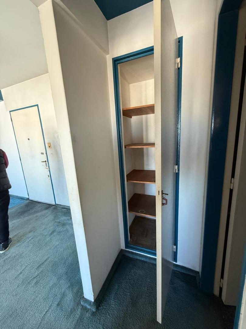 AVELLANEDA CENTRO 2 AMBINETES AL FRENTE MUY LUMINOSO