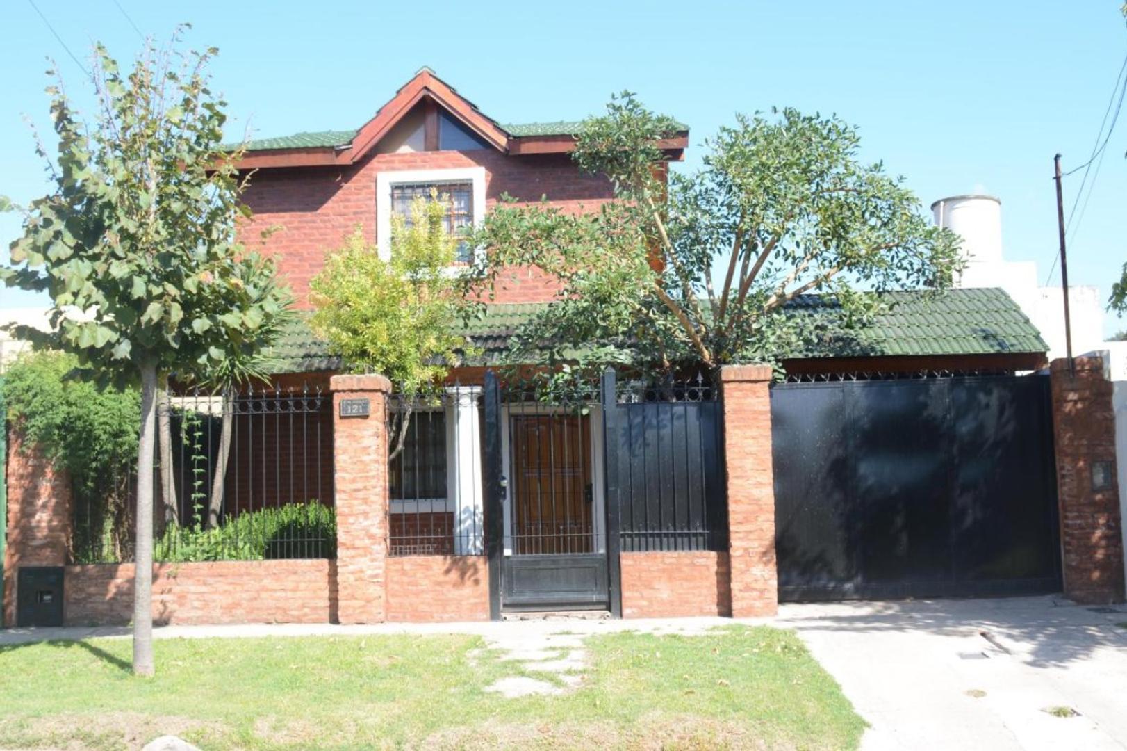 Casa 2 Dormitorios, Piscina, Parque y Quincho en pleno Pilar