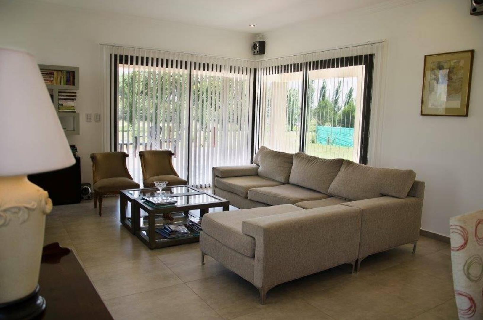 Casa en Alquiler de 4 dormitorios