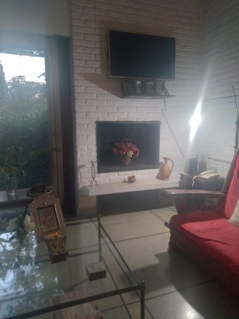 Casa en Alquiler con 1 cochera