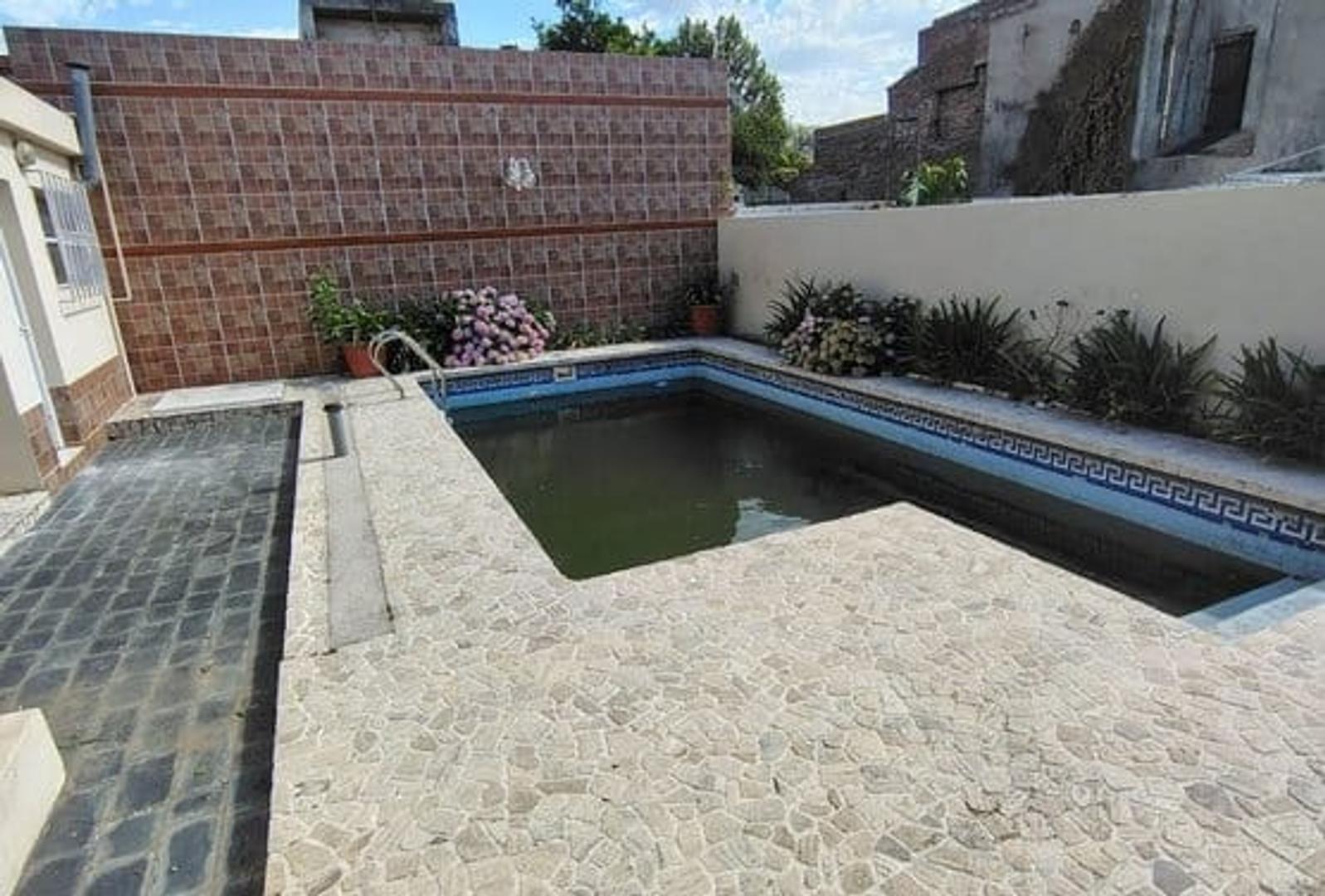 CASA EN VENTA 2 DORMITORIOS – ALTA CÓRDOBA PILETA + QUINCHO
